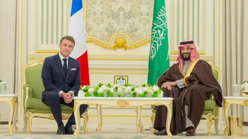 الرياض وباريس تؤكدان ضرورة رفع المعاناة فورا عن الفلسطينيين الرياض وباريس تؤكدان ضرورة رفع المعاناة فورا عن الفلسطينيين